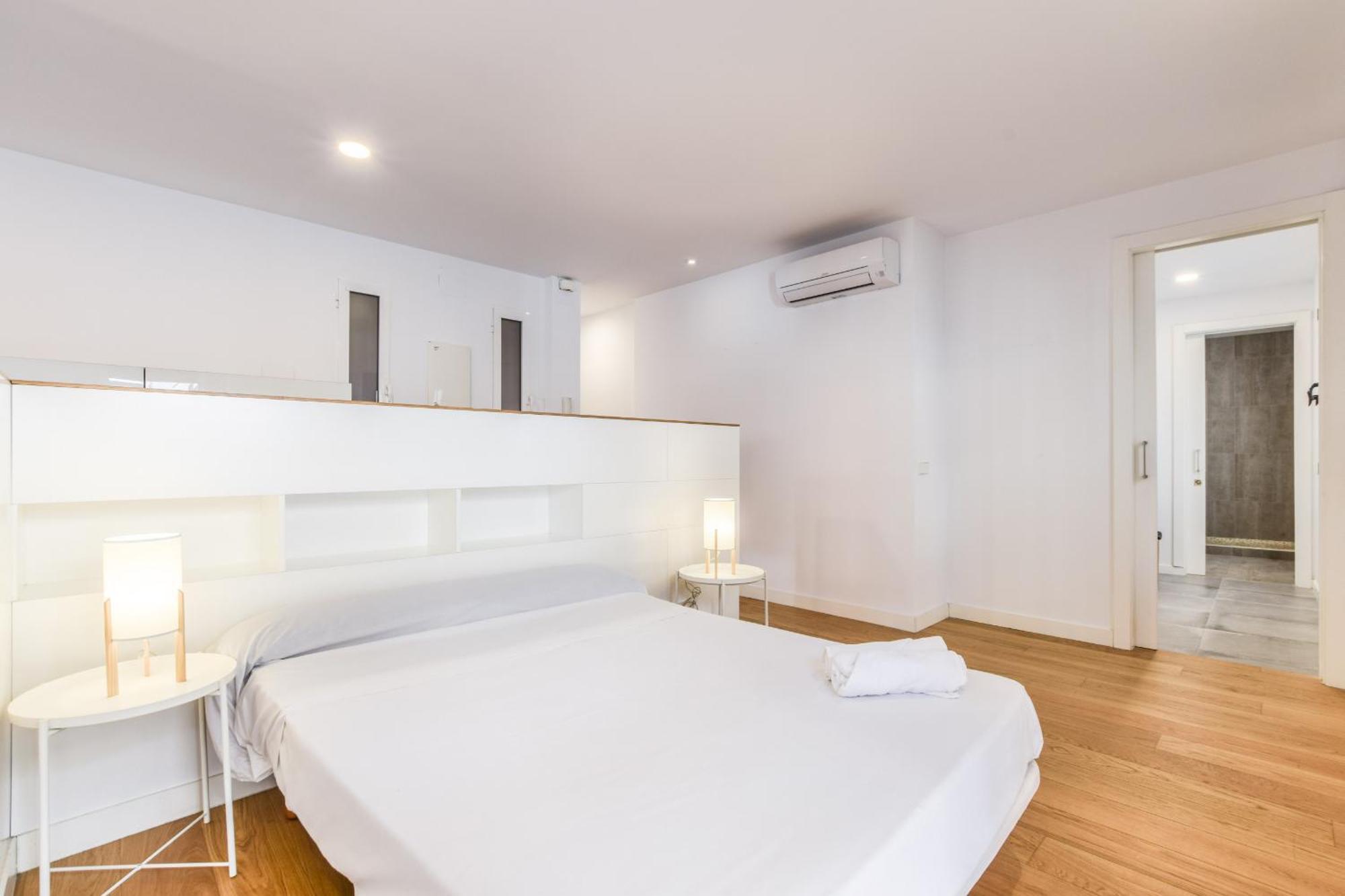 Loft Exclusivo Reformado De Diseno Alquiler Temporal Apartment Madrid Exterior photo