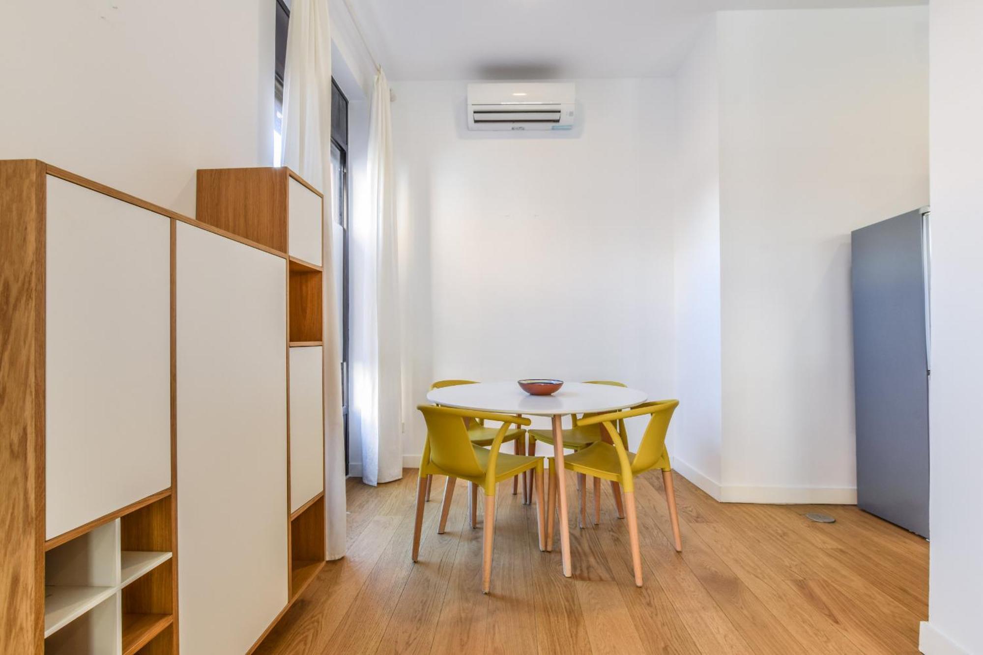 Loft Exclusivo Reformado De Diseno Alquiler Temporal Apartment Madrid Exterior photo